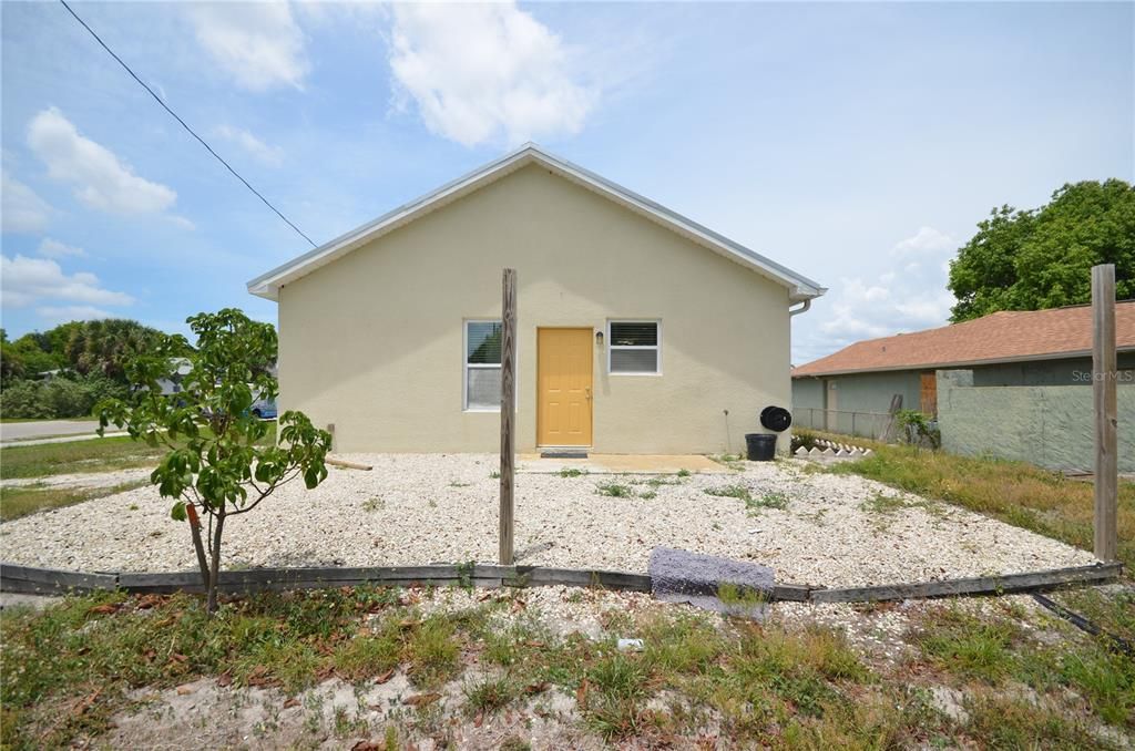 For Rent: $2,450 (4 beds, 2 baths, 1254 Square Feet)