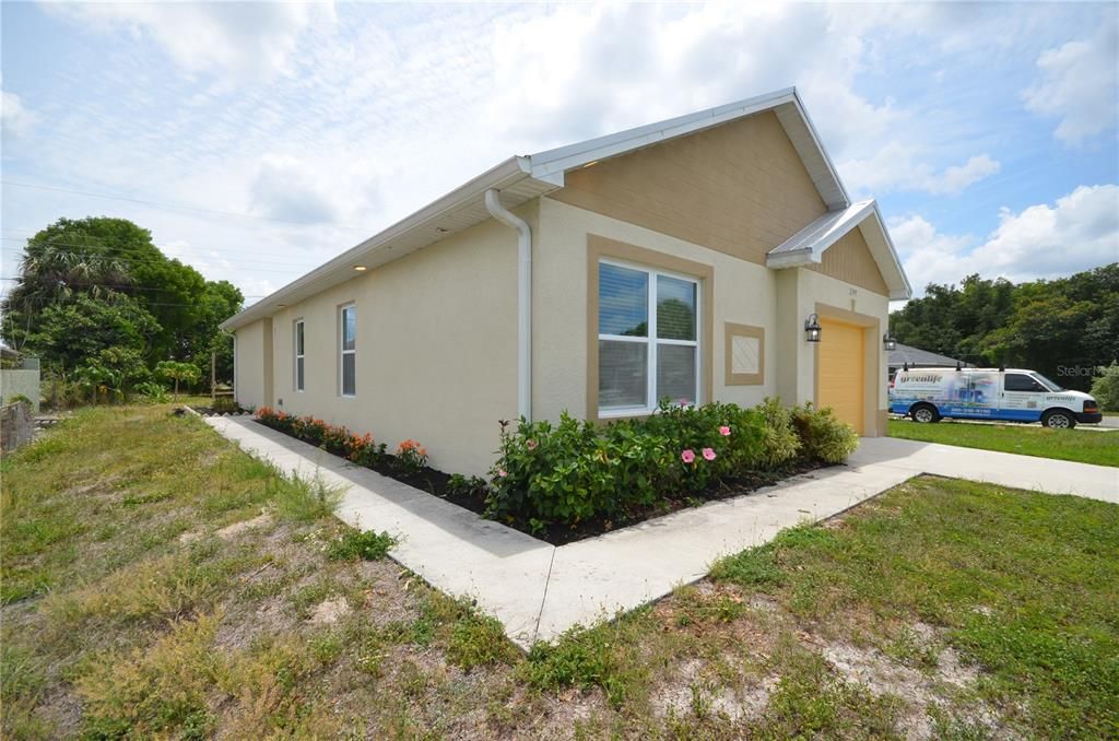 For Rent: $2,450 (4 beds, 2 baths, 1254 Square Feet)