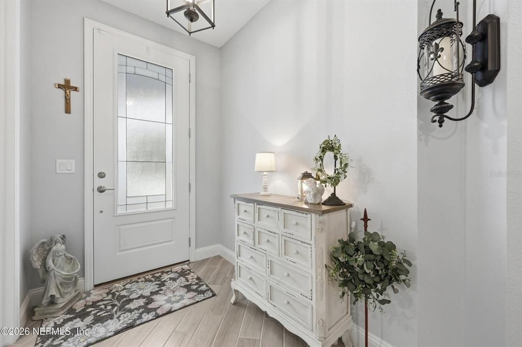 For Sale: $400,000 (2 beds, 2 baths, 1710 Square Feet)