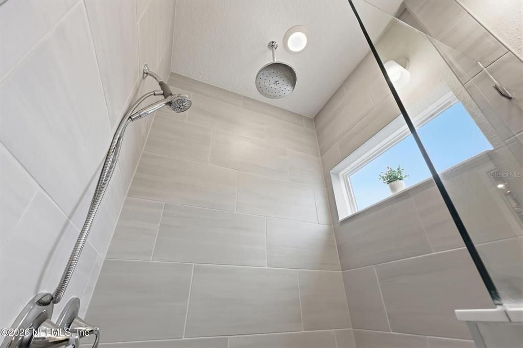 For Sale: $400,000 (2 beds, 2 baths, 1710 Square Feet)