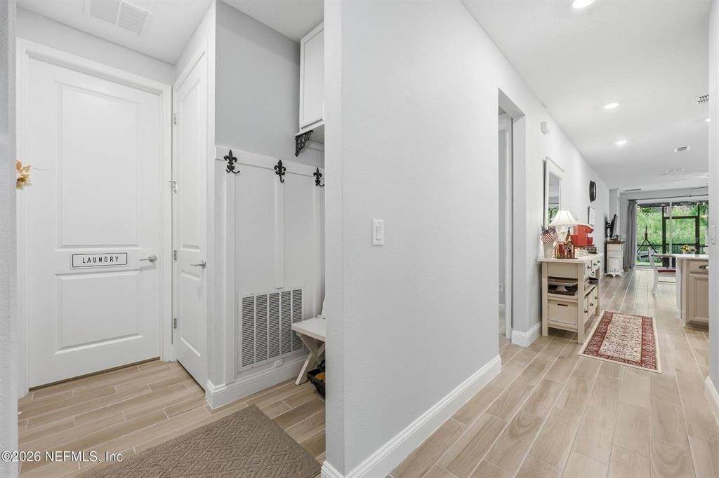 For Sale: $400,000 (2 beds, 2 baths, 1710 Square Feet)