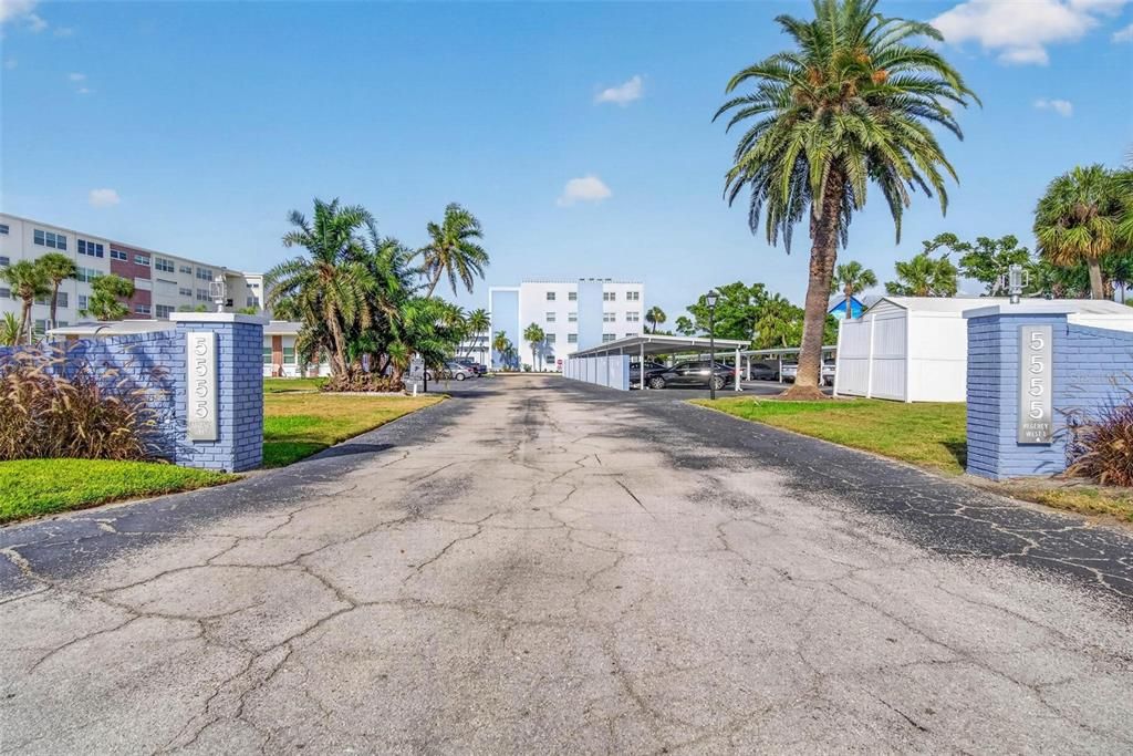 На продажу: $330,000 (2 спален, 2 ванн, 1145 Квадратных фут)