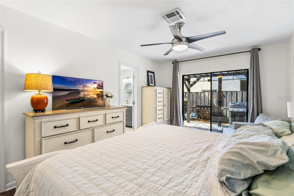 Activo con contrato: $585,000 (5 camas, 2 baños, 2491 Pies cuadrados)