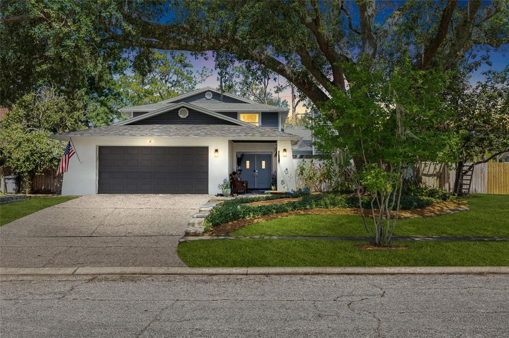 Activo con contrato: $585,000 (5 camas, 2 baños, 2491 Pies cuadrados)