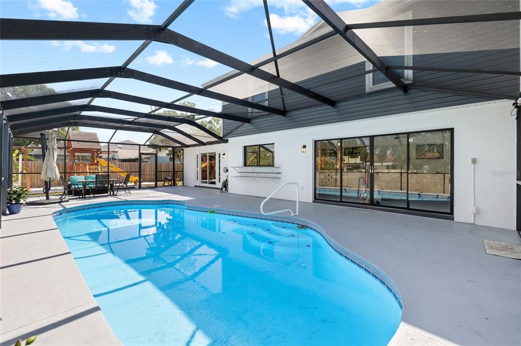 Activo con contrato: $585,000 (5 camas, 2 baños, 2491 Pies cuadrados)