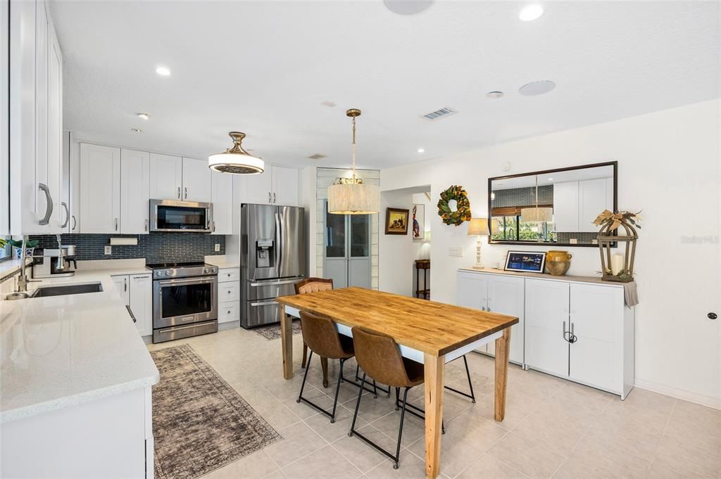 Activo con contrato: $585,000 (5 camas, 2 baños, 2491 Pies cuadrados)