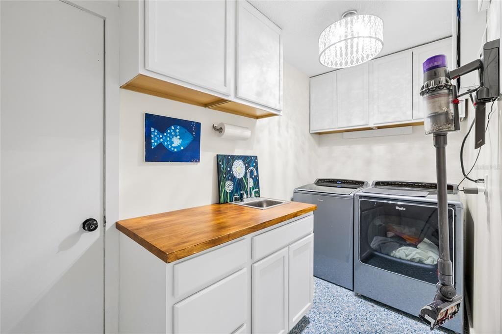 Activo con contrato: $585,000 (5 camas, 2 baños, 2491 Pies cuadrados)