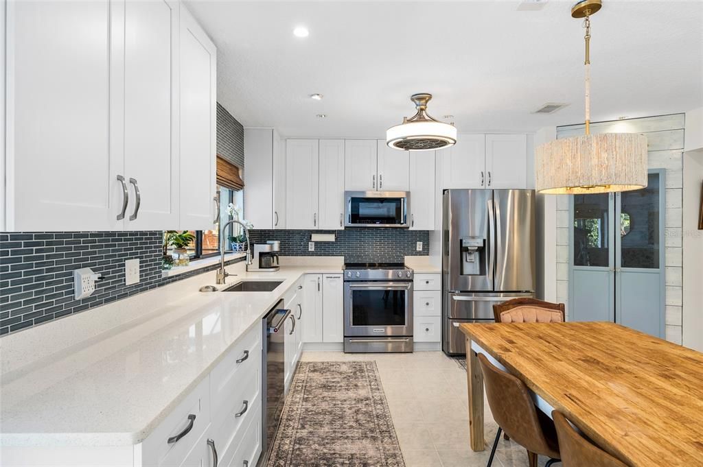 Activo con contrato: $585,000 (5 camas, 2 baños, 2491 Pies cuadrados)