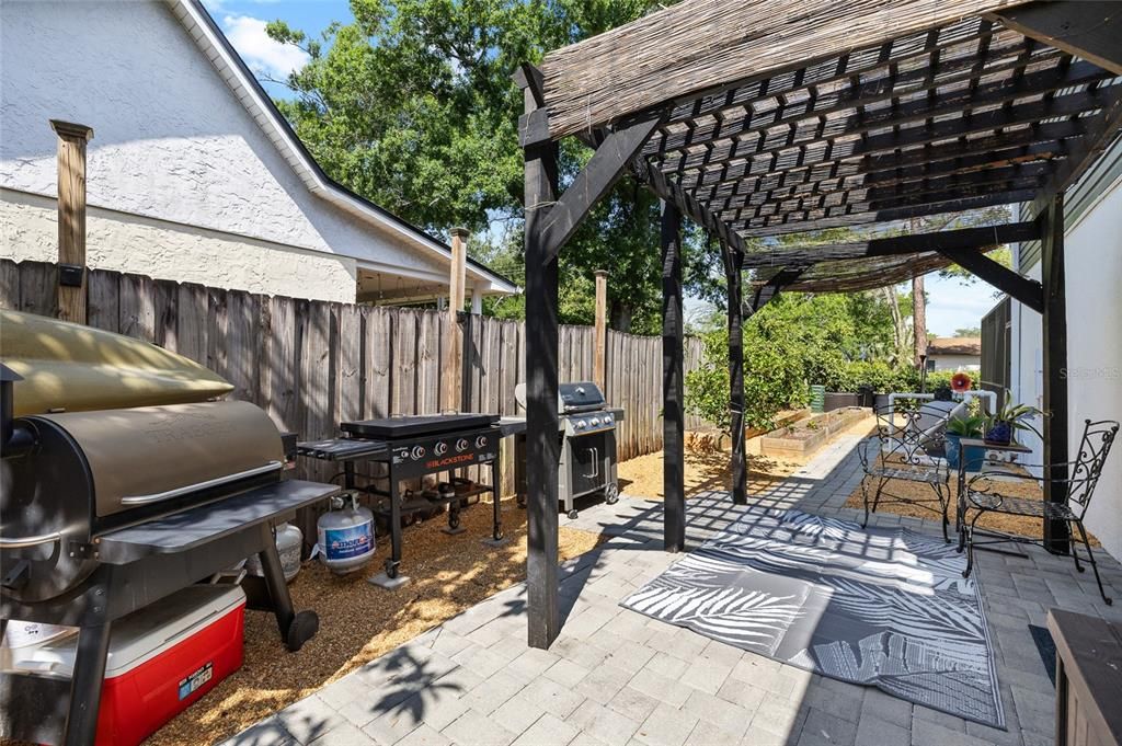 Activo con contrato: $585,000 (5 camas, 2 baños, 2491 Pies cuadrados)