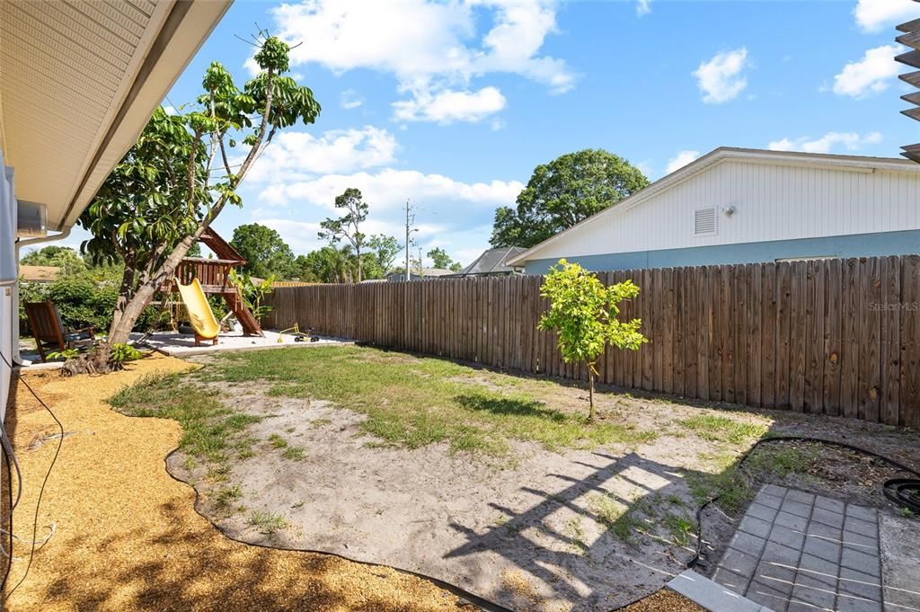 Activo con contrato: $585,000 (5 camas, 2 baños, 2491 Pies cuadrados)