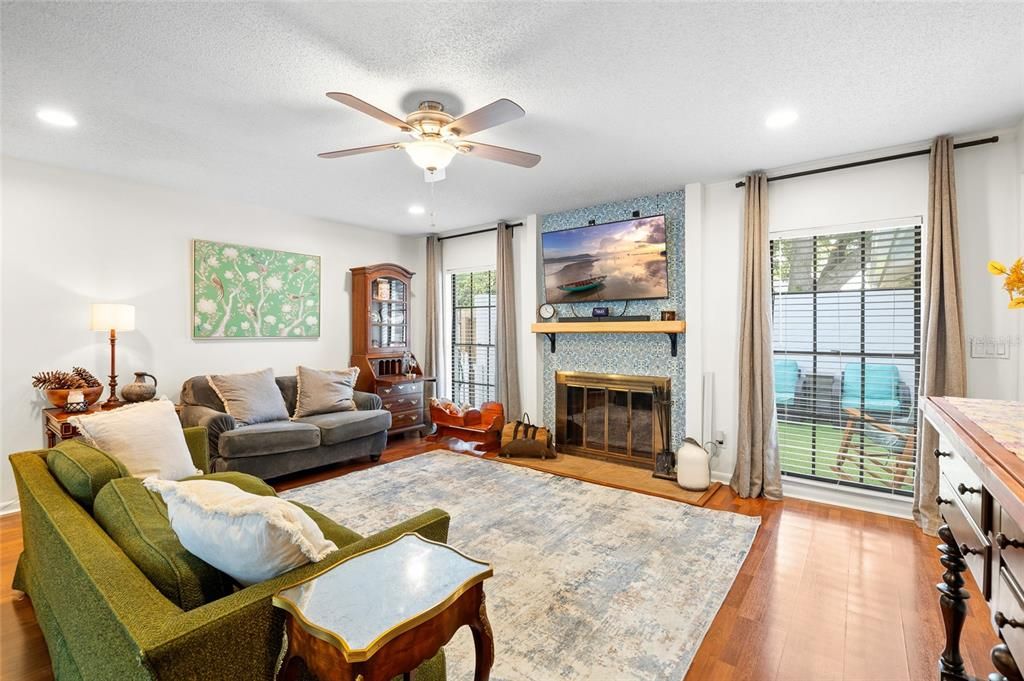 Activo con contrato: $585,000 (5 camas, 2 baños, 2491 Pies cuadrados)