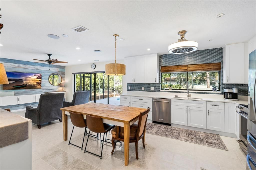 Activo con contrato: $585,000 (5 camas, 2 baños, 2491 Pies cuadrados)