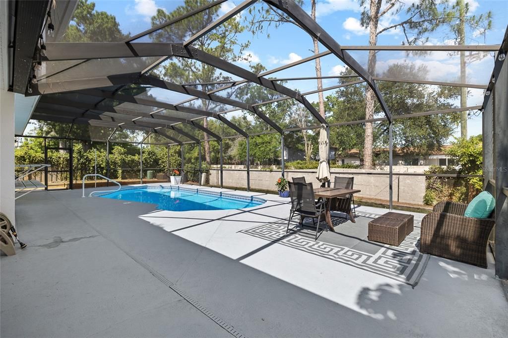 Activo con contrato: $585,000 (5 camas, 2 baños, 2491 Pies cuadrados)