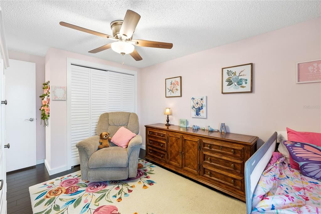 Activo con contrato: $585,000 (5 camas, 2 baños, 2491 Pies cuadrados)