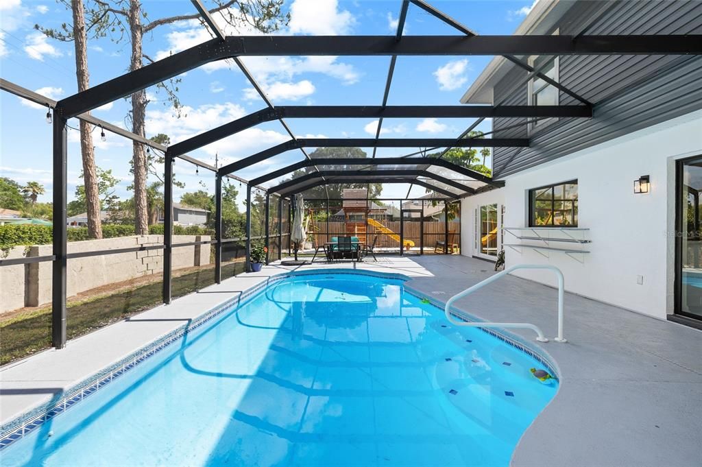 Activo con contrato: $585,000 (5 camas, 2 baños, 2491 Pies cuadrados)