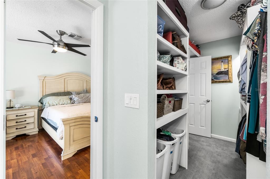 Activo con contrato: $585,000 (5 camas, 2 baños, 2491 Pies cuadrados)