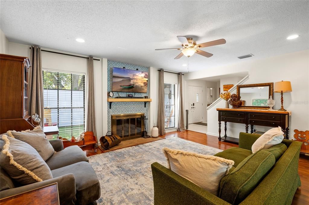 Activo con contrato: $585,000 (5 camas, 2 baños, 2491 Pies cuadrados)