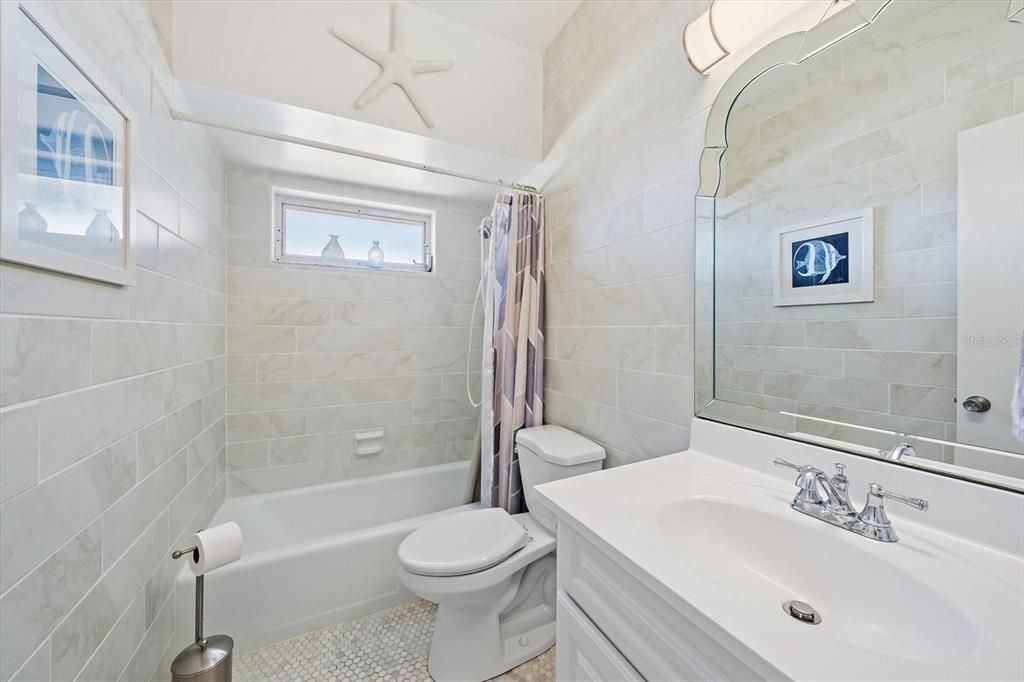 Activo con contrato: $239,000 (2 camas, 2 baños, 1155 Pies cuadrados)