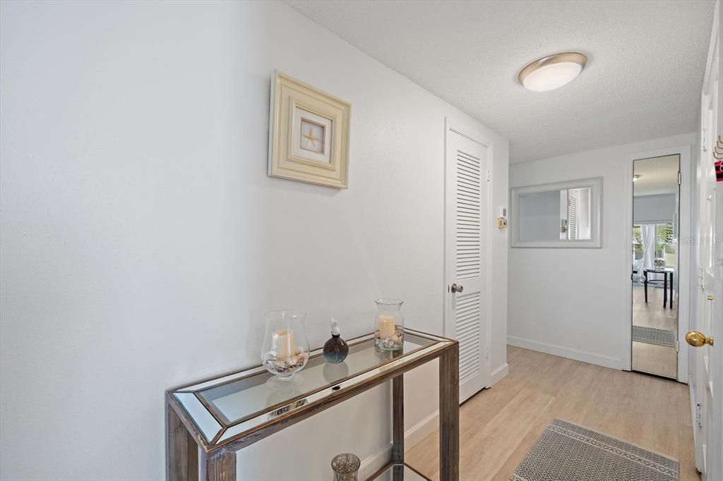 Activo con contrato: $239,000 (2 camas, 2 baños, 1155 Pies cuadrados)