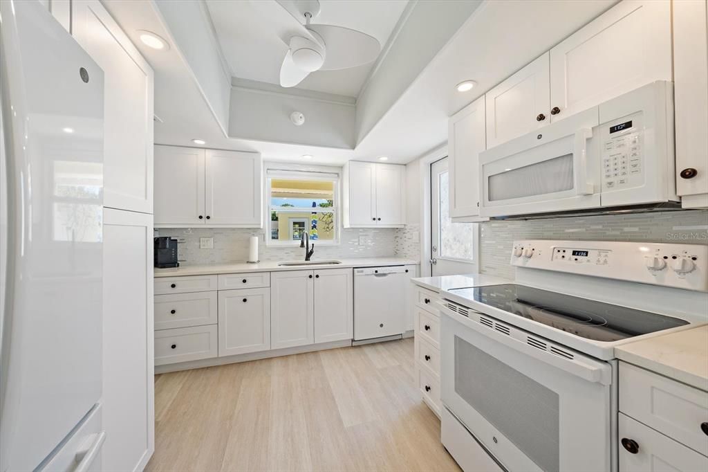 Activo con contrato: $239,000 (2 camas, 2 baños, 1155 Pies cuadrados)