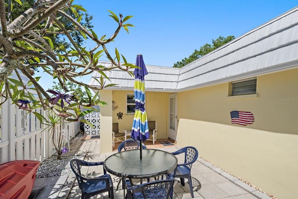 Activo con contrato: $239,000 (2 camas, 2 baños, 1155 Pies cuadrados)
