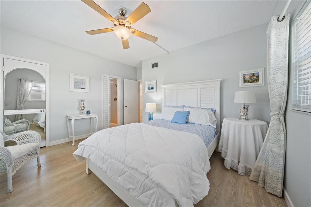Activo con contrato: $239,000 (2 camas, 2 baños, 1155 Pies cuadrados)