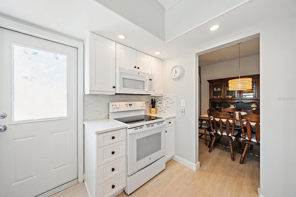 Activo con contrato: $239,000 (2 camas, 2 baños, 1155 Pies cuadrados)