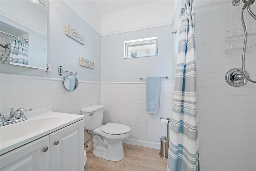 Activo con contrato: $239,000 (2 camas, 2 baños, 1155 Pies cuadrados)