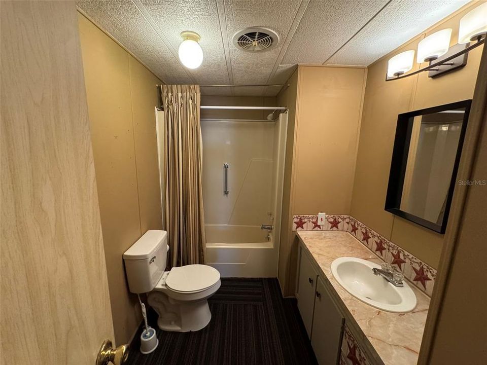 Под контрактом: $129,900 (2 спален, 2 ванн, 1296 Квадратных фут)
