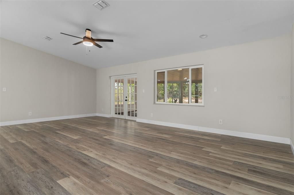 Activo con contrato: $289,900 (3 camas, 2 baños, 1536 Pies cuadrados)