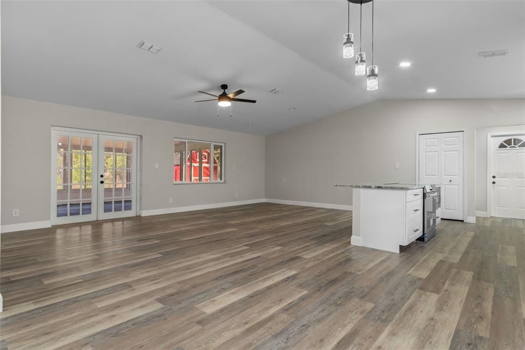 Activo con contrato: $289,900 (3 camas, 2 baños, 1536 Pies cuadrados)