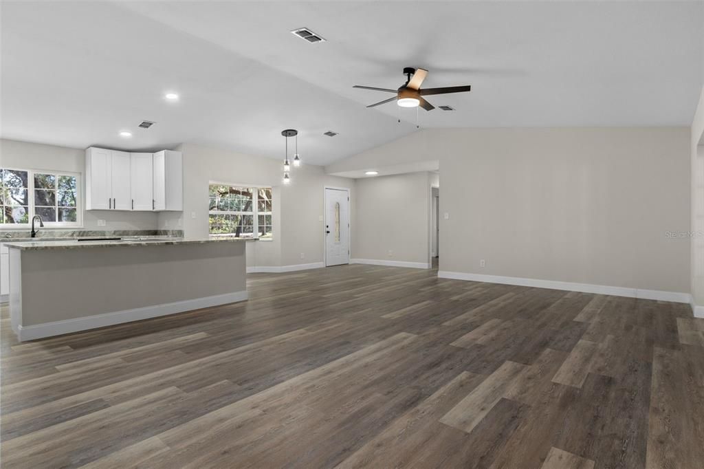 Activo con contrato: $289,900 (3 camas, 2 baños, 1536 Pies cuadrados)