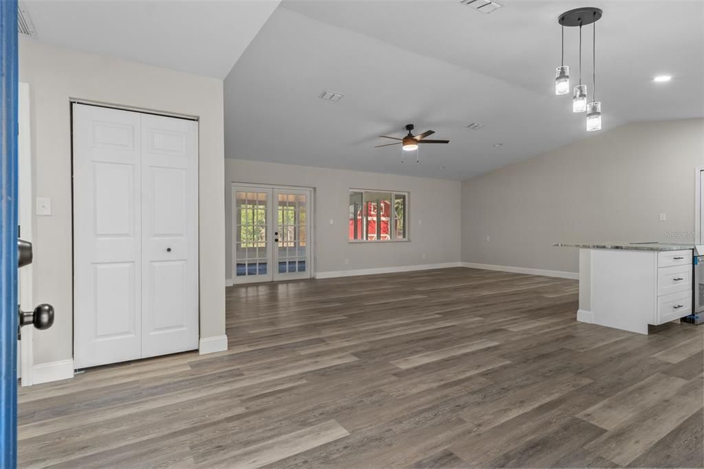 Activo con contrato: $289,900 (3 camas, 2 baños, 1536 Pies cuadrados)