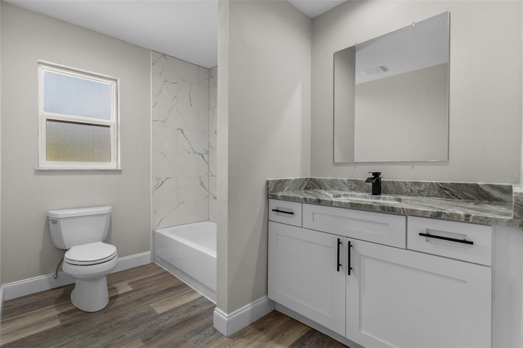 Activo con contrato: $289,900 (3 camas, 2 baños, 1536 Pies cuadrados)