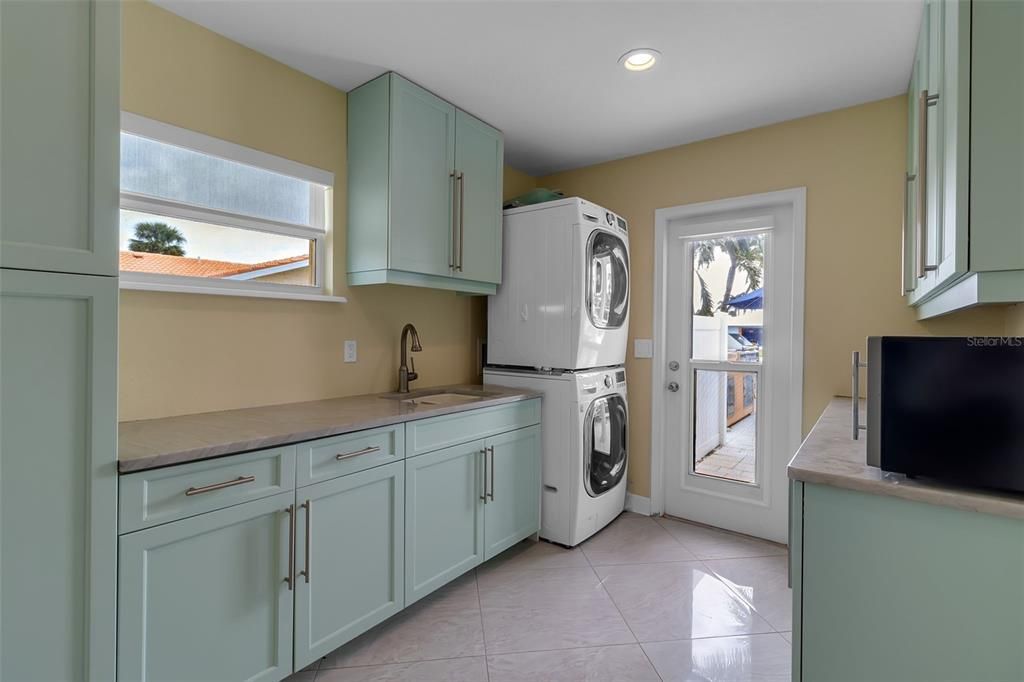 For Sale: $2,900,000 (3 beds, 3 baths, 3045 Square Feet)