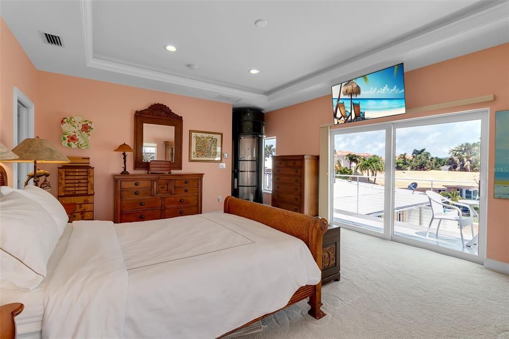 For Sale: $2,900,000 (3 beds, 3 baths, 3045 Square Feet)