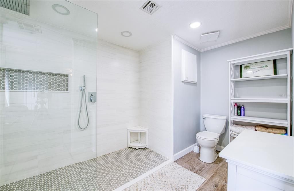 Active With Contract: $269,000 (3 beds, 2 baths, 1253 Square Feet)