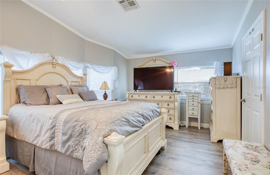 Active With Contract: $269,000 (3 beds, 2 baths, 1253 Square Feet)
