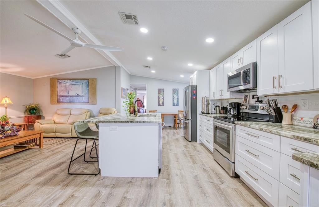 Active With Contract: $269,000 (3 beds, 2 baths, 1253 Square Feet)