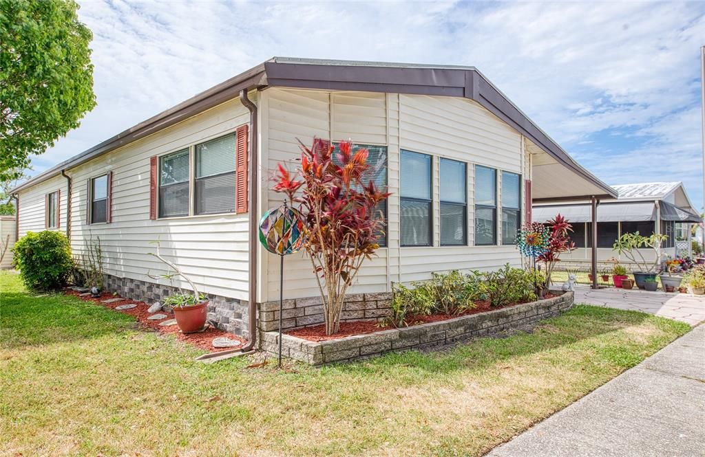 Active With Contract: $269,000 (3 beds, 2 baths, 1253 Square Feet)