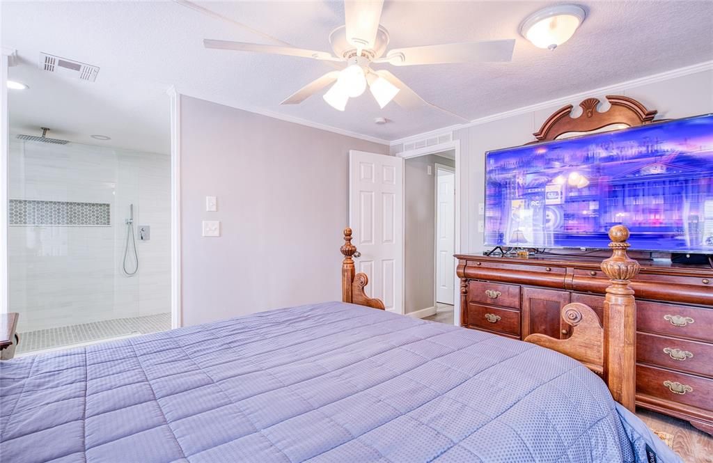 Active With Contract: $269,000 (3 beds, 2 baths, 1253 Square Feet)