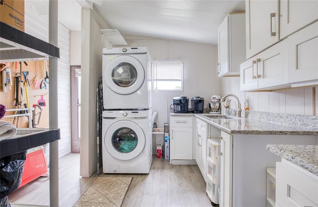 Active With Contract: $269,000 (3 beds, 2 baths, 1253 Square Feet)