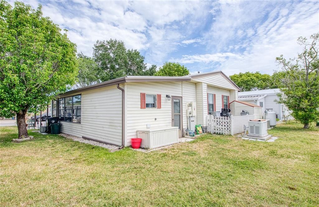 Active With Contract: $269,000 (3 beds, 2 baths, 1253 Square Feet)