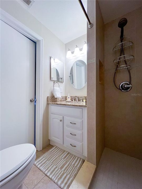 Activo con contrato: $219,900 (2 camas, 2 baños, 1018 Pies cuadrados)