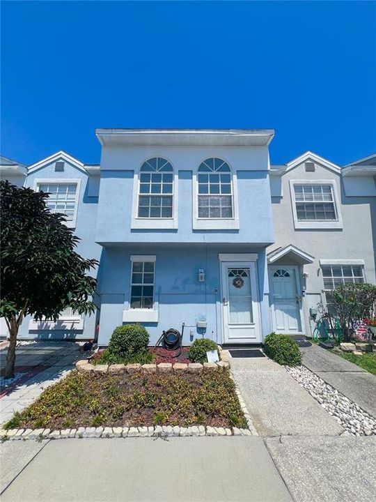 Activo con contrato: $219,900 (2 camas, 2 baños, 1018 Pies cuadrados)