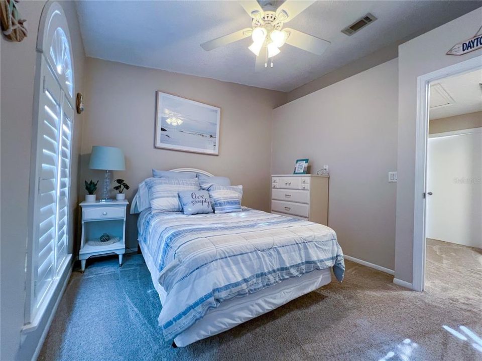 Activo con contrato: $219,900 (2 camas, 2 baños, 1018 Pies cuadrados)