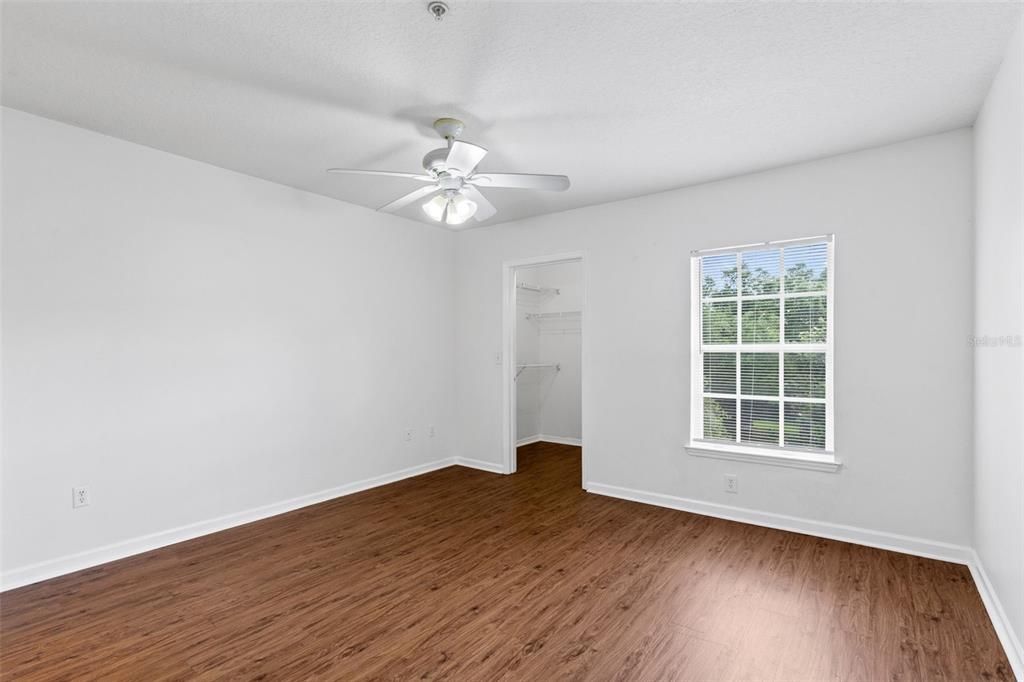 For Sale: $199,900 (1 beds, 1 baths, 732 Square Feet)