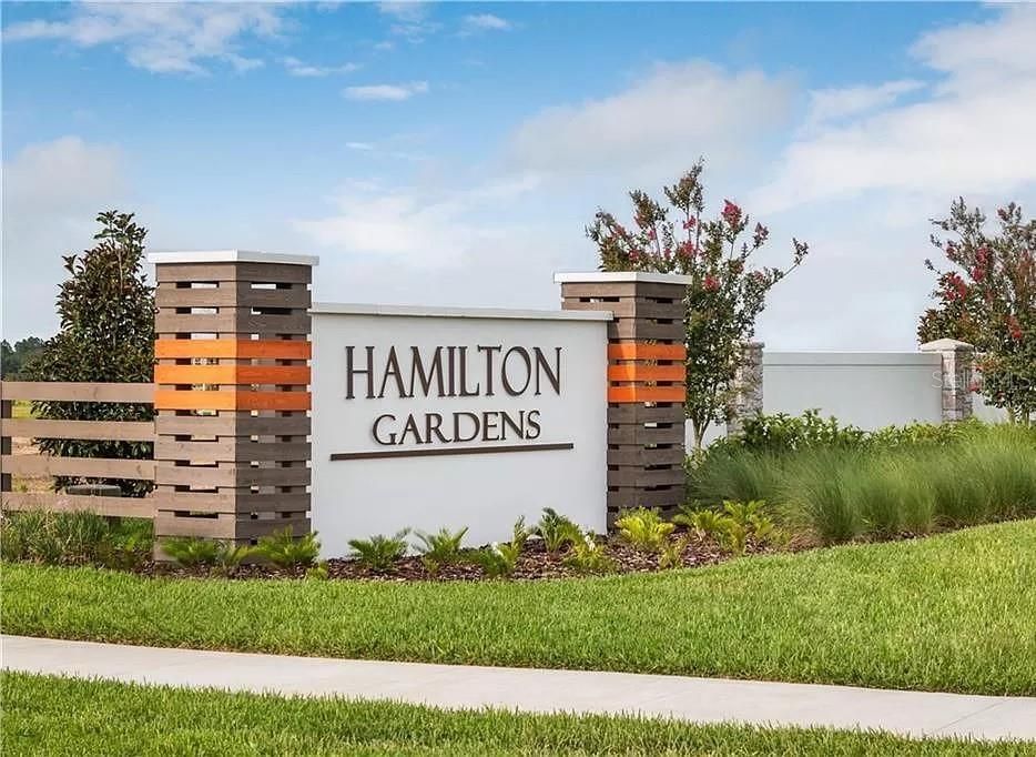 Active With Contract: $2,800 (3 beds, 2 baths, 1560 Square Feet)