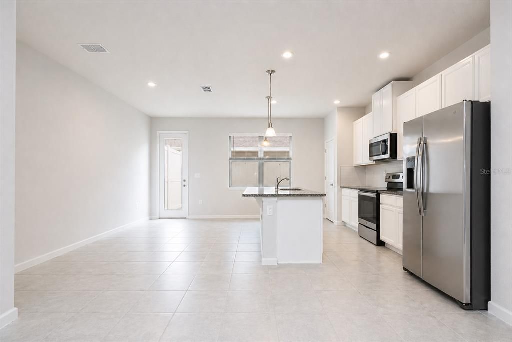 Active With Contract: $2,800 (3 beds, 2 baths, 1560 Square Feet)