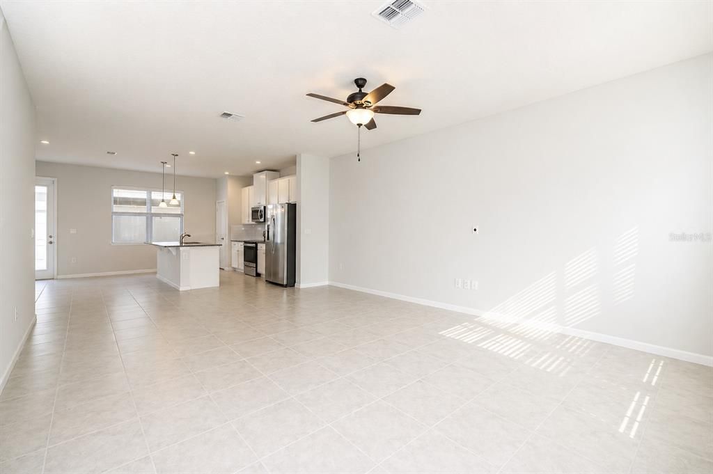 Active With Contract: $2,800 (3 beds, 2 baths, 1560 Square Feet)